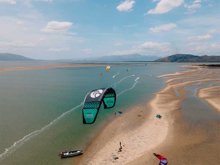 Kitesurfing at the sandbars and Island