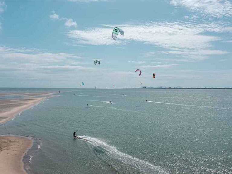 Kitesurf safari to the sand bars