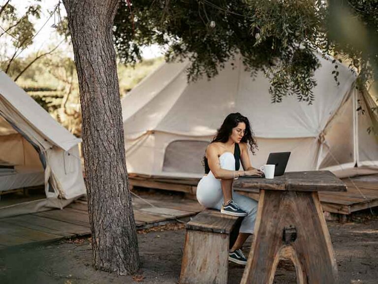 Digital Nomad traveling and Glamping